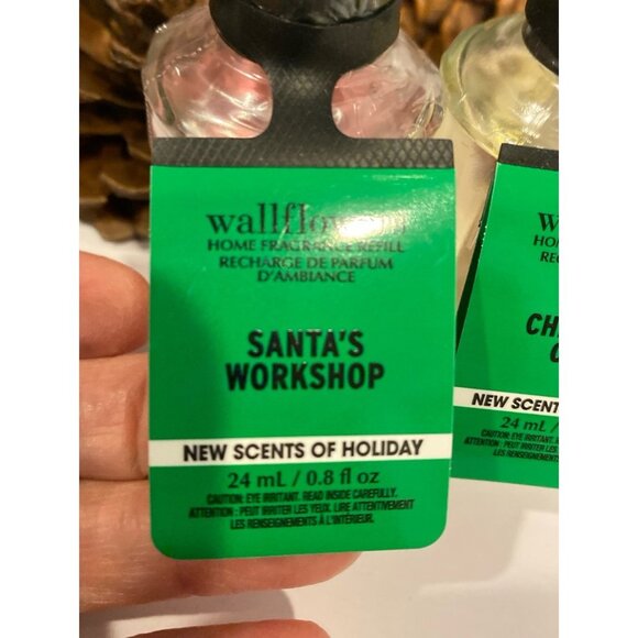 Bath & Body Works Christmas Holiday 2 New Wallflowers - Picture 2 of 6